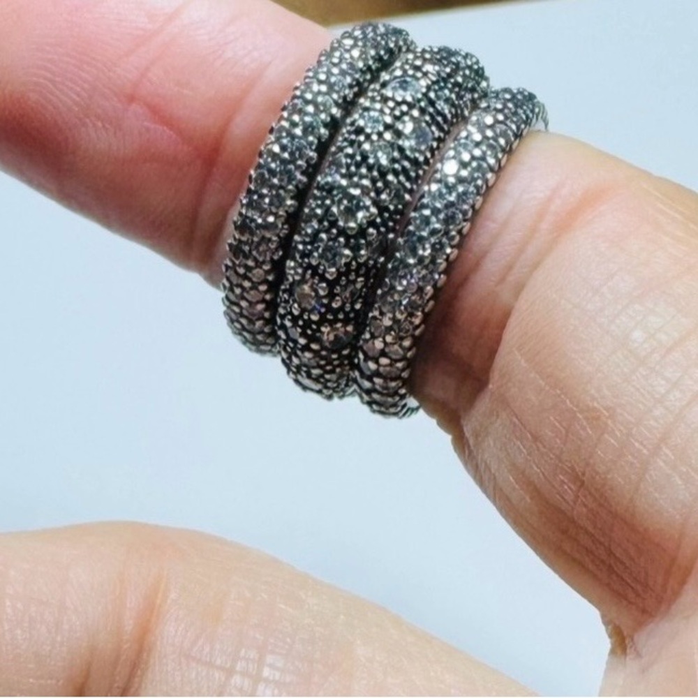 Pandora pave’ stacking trio
Size 6